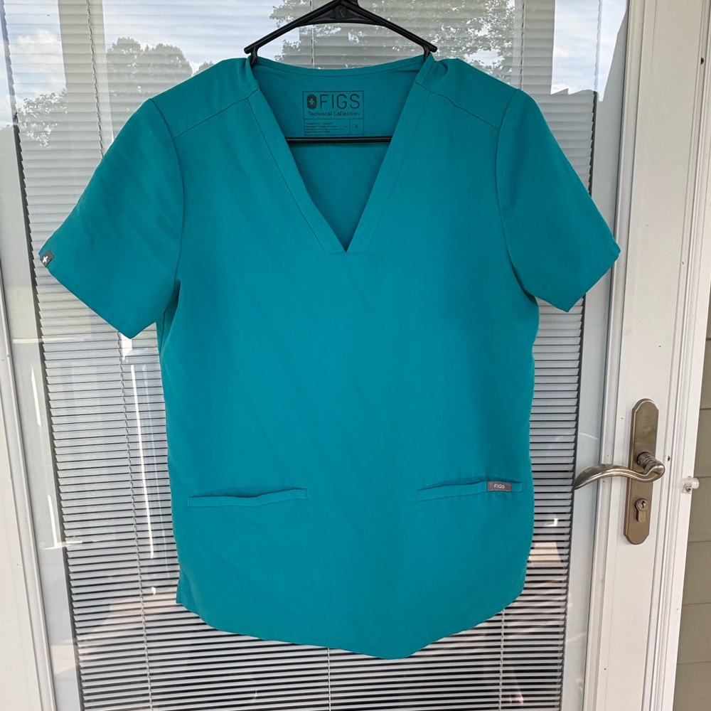 Teal women's figs top